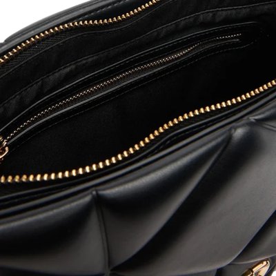 THE EMBOSSED Q SHOPPING BAG